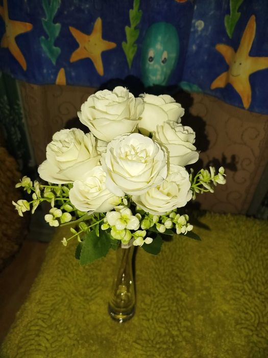 Цветы искусственные, белые розы