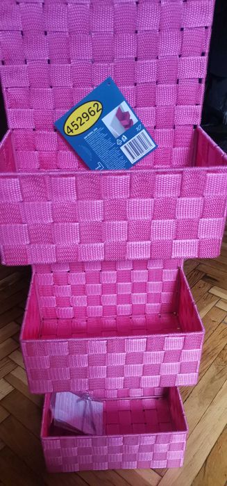 Етажерка в разкошен цвят за принцеси. Готова за закачване.