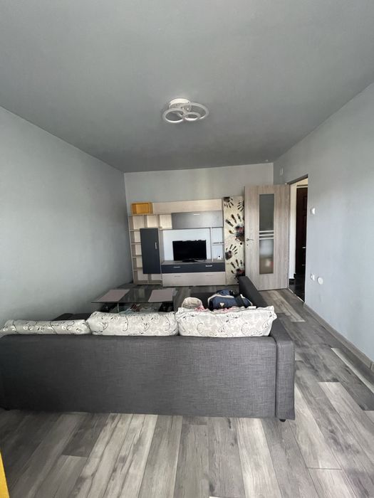 Inchiriez apartament cu doua camere B-dul Traian zona Ursus