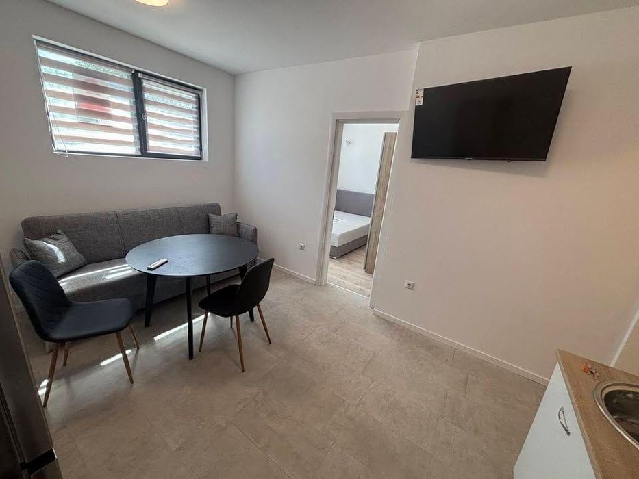 Дава се под наем Двустаен апартамент в к.к. Св.Св. Константин и Елена - 45 кв.м за 332 € - Снимка #3