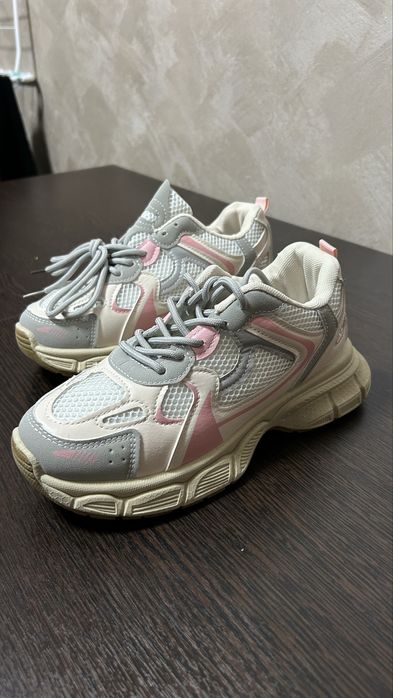 Продам кроссовки