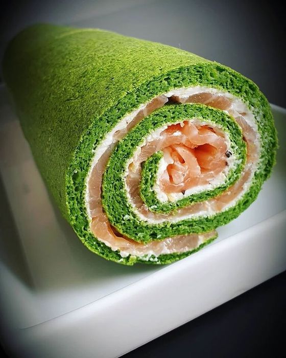 Шпинатный рулет с сёмгой