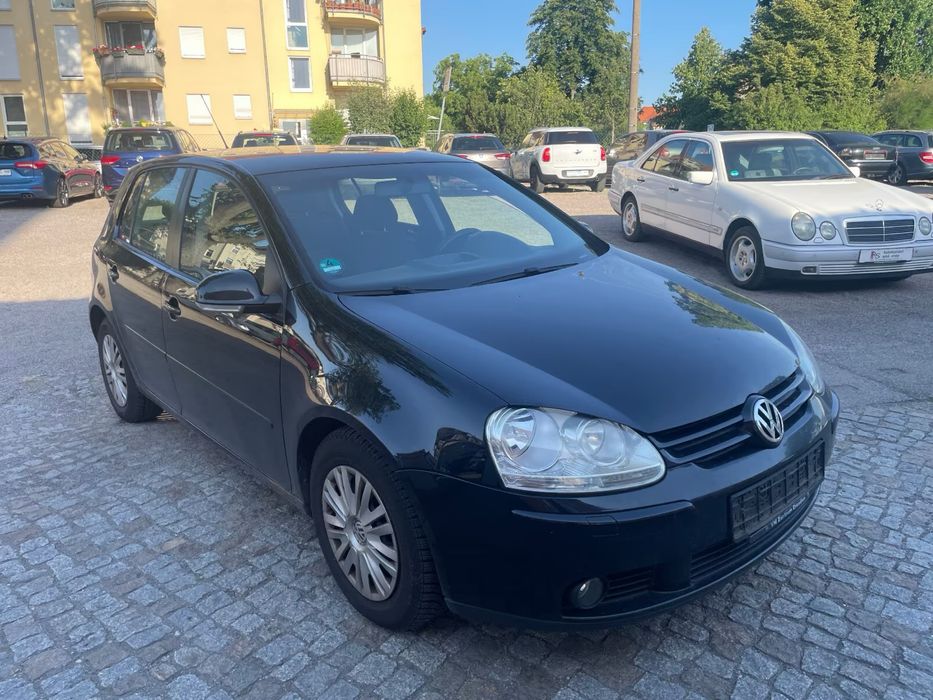 Продавам golf  V