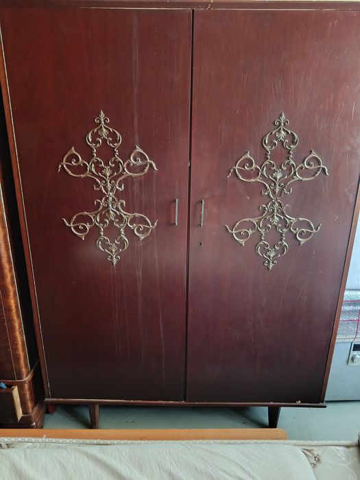 Шифонер,прочный цвет шеколада.