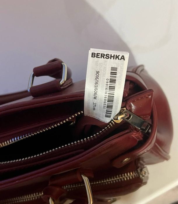 Бордовая сумка bershka