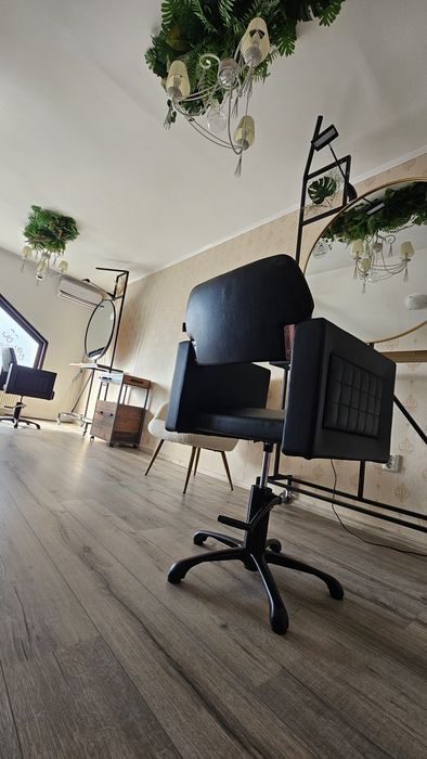 Mobilier salon coafură complet – scafă, 2 scaune hidraulice, 2 posturi de lucru – Brașov