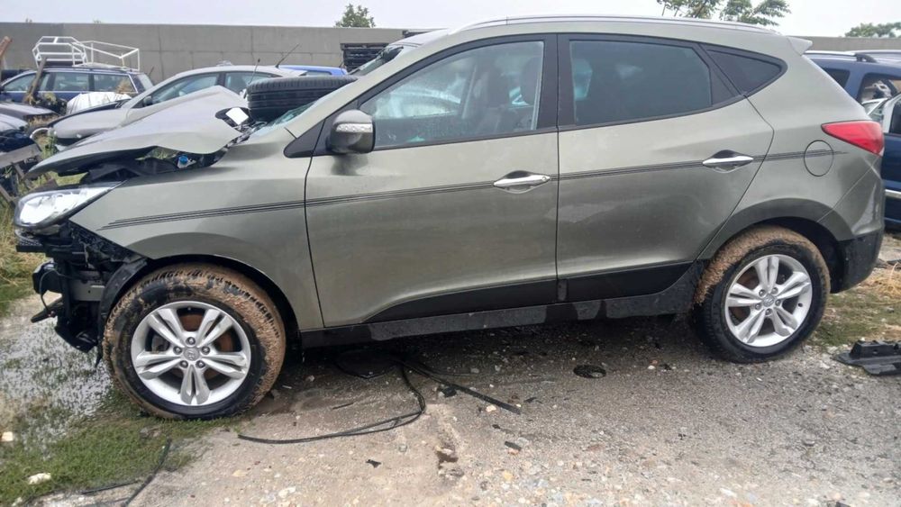 Хюндай ix35  2.0 crdi , автоматик . На части