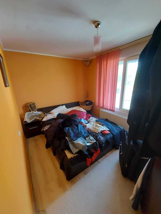 Промишлен имот ведно с апартамент, гр. Омуртаг