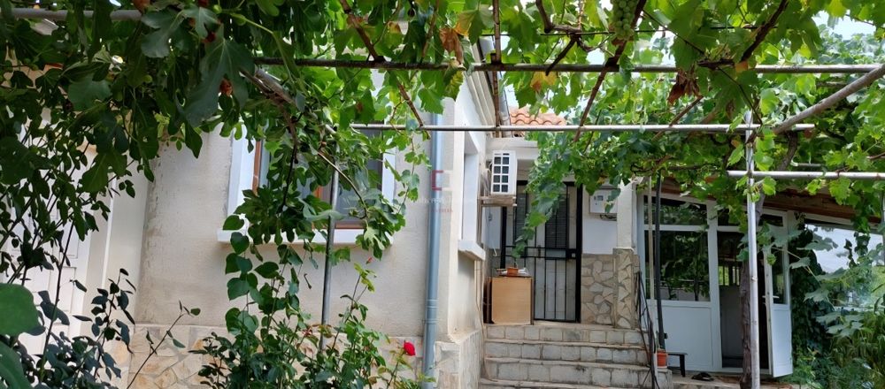 Продава се Къща в Варна, Окръжна болница - 205 кв.м за 466 €/кв.м - Снимка #1