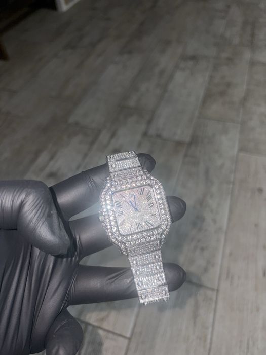 Ceas cu moissanite