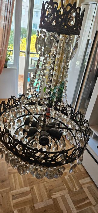 Полилей с кристали