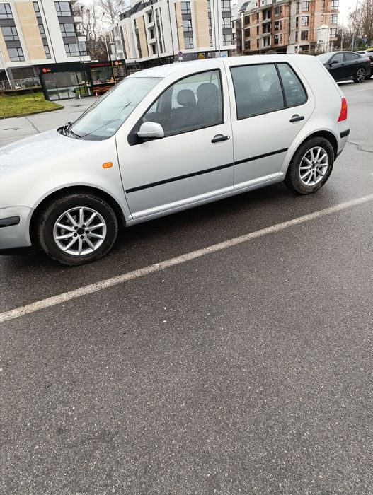 Продавам Golf 4.  Газ.Бензин.
