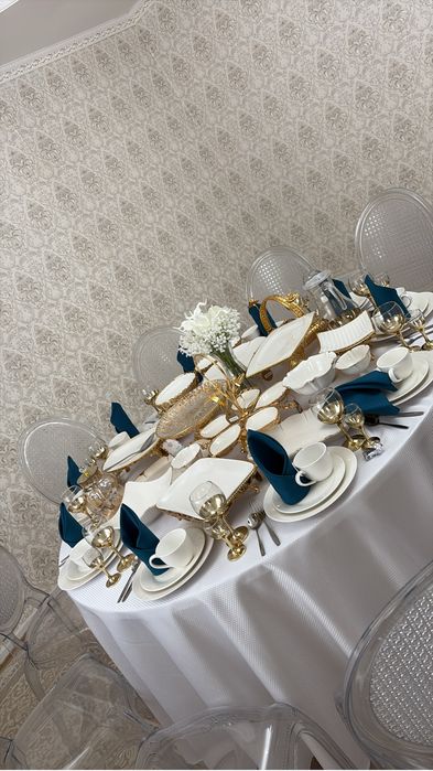 Стол ыдысымен арендаға беріледі.