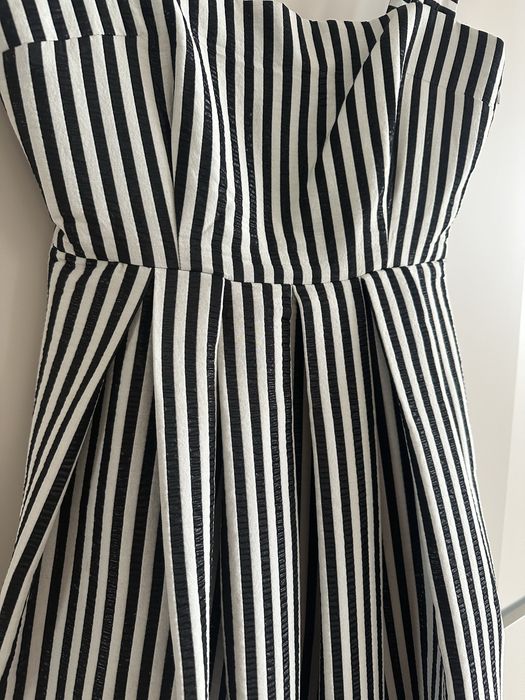 Много красива официална рокля по модел на световен бранд