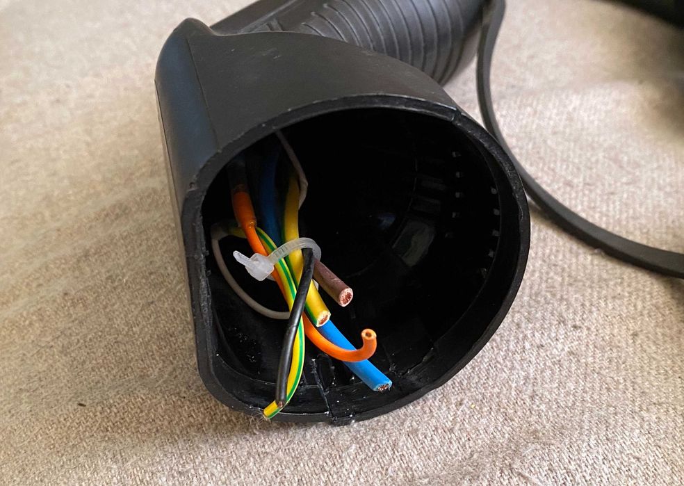 Încărcător portabil EV Inferno Power 230V 10A 16A comutabil, IP66