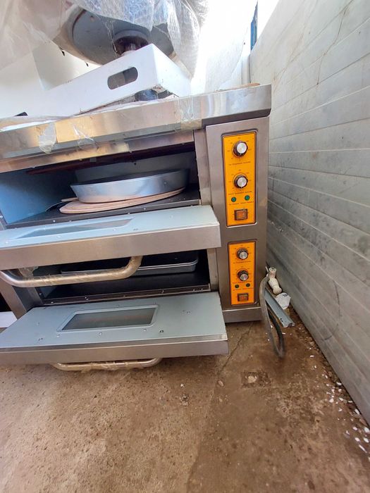 Нова професионална фурна за пици.