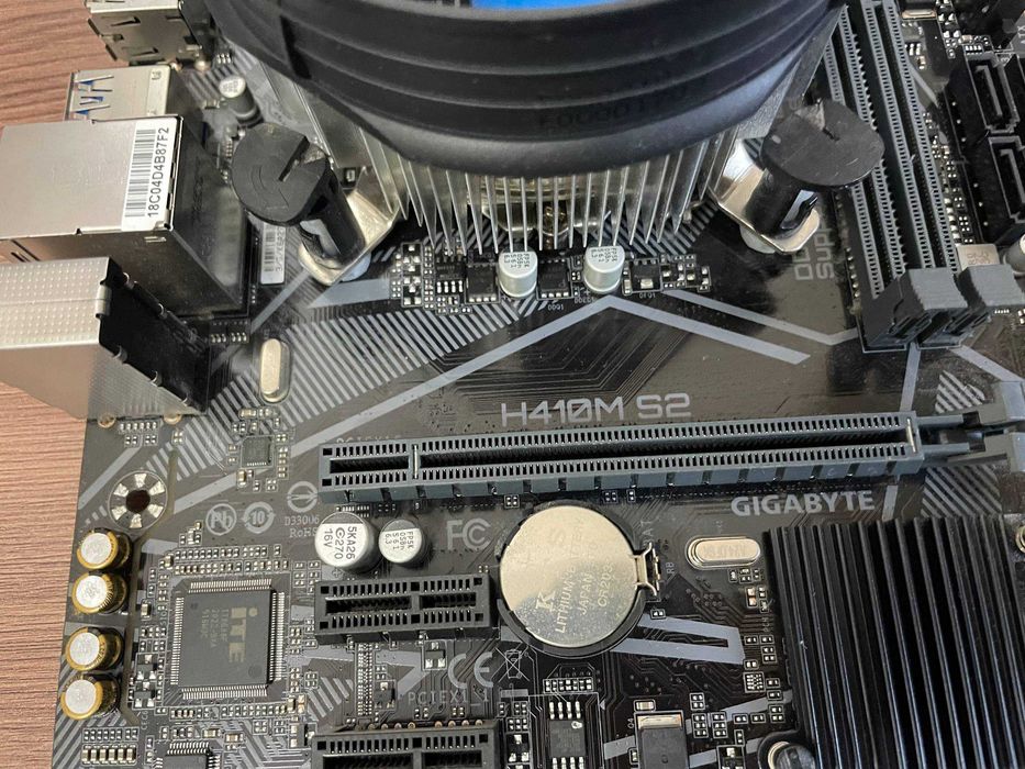 Комплект Core Intel Core i5-10400 + Gigabyte H410m s2.