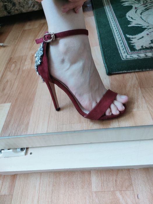 Продам женские босоножки