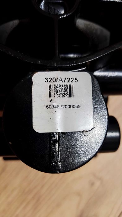Продавам оригинална горивна помпа к-т за JCB 3/4CX 320/A7225