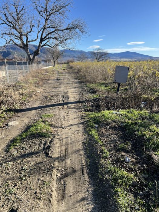 Продавам имот в регулация в гр. Крън