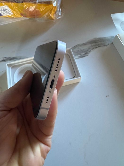 Продавам IPhone 14