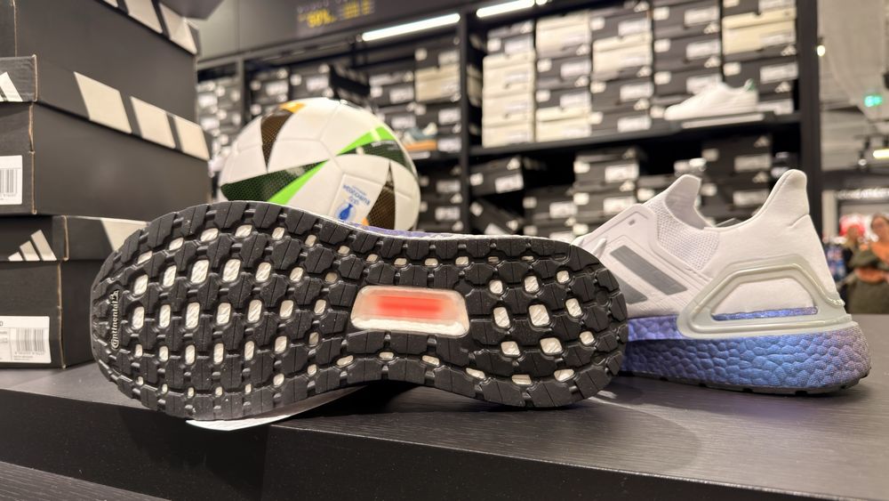 Adidas Ultraboost 20 , originali la cutie ( nr 41.1/3 - 46.2/3 )