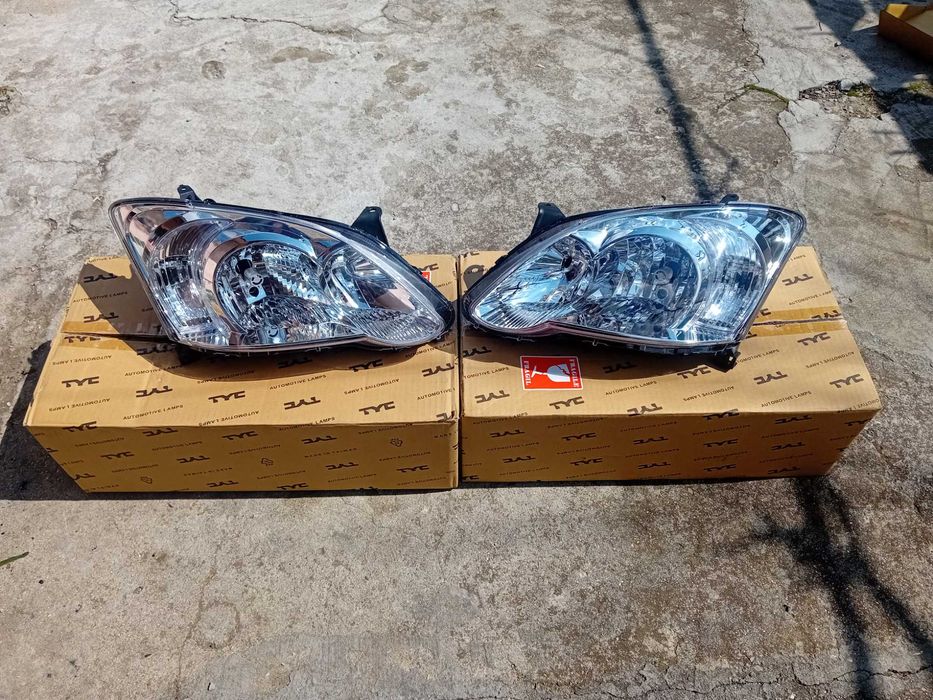 Фар Тойота Корола Нови