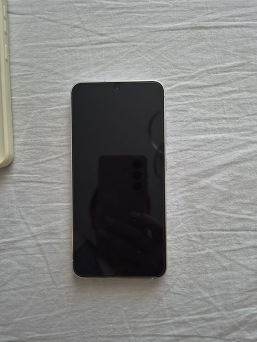 Много запазен телефон Samsung  S23