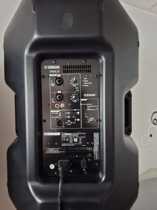 Boxa profesionala Yamaha DBR 15 + trepied