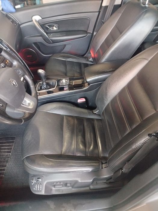 Renault latitude inițiale paris