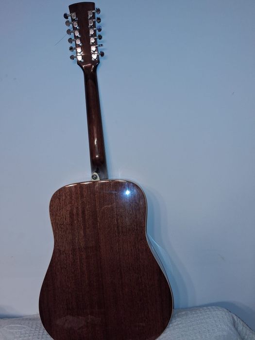 Vând chitară acustică double six