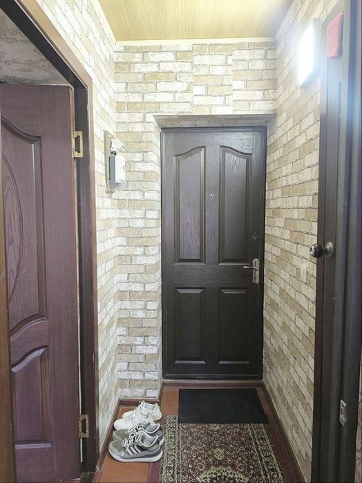 Срочная продажа! Чиланзар-5, 1 ком, 3 этаж, заезжай и живи!