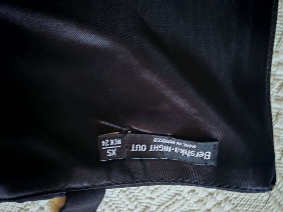 Top negru Bershka Night out, mărimea XS, purtat o data
