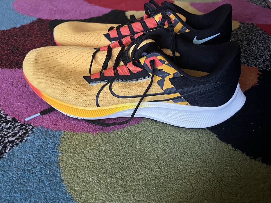 Vând pantofi sport Nike Air Zoom Pegasus