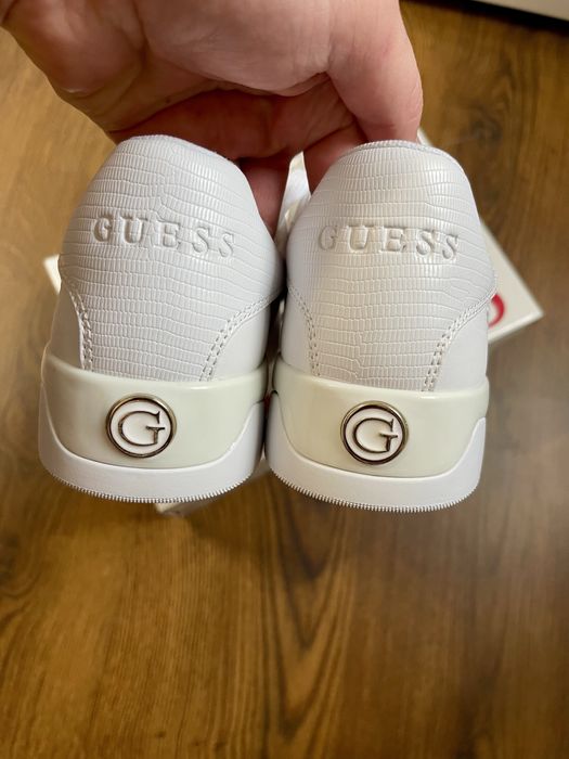 Adidasi / Sneakers Guess Racheel
