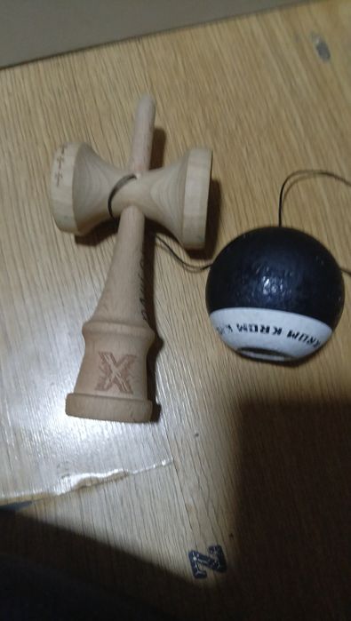 Kendama cu ken x si tama krom pop semnata de davide si vilau locul 3