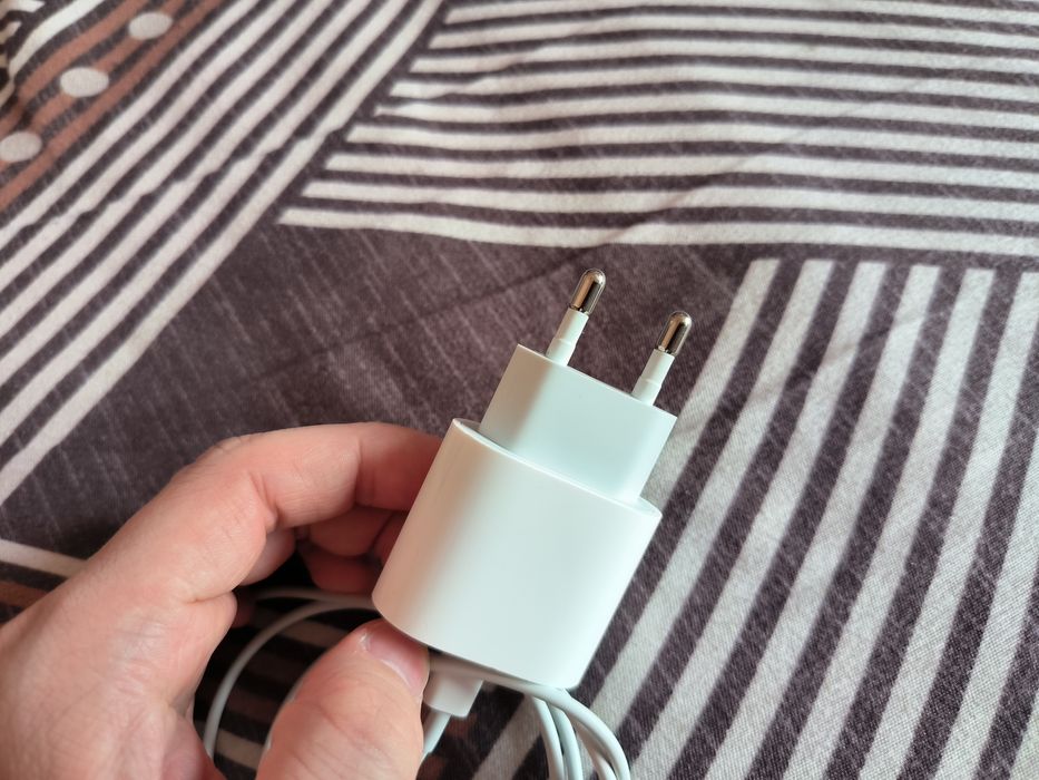 Продам оригинальное зарядное устройство 20 w для телефона iphone