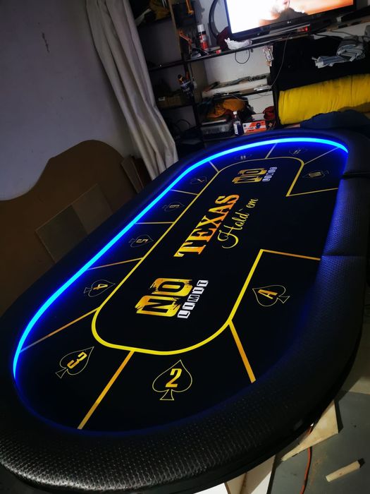 Masa poker personalizata