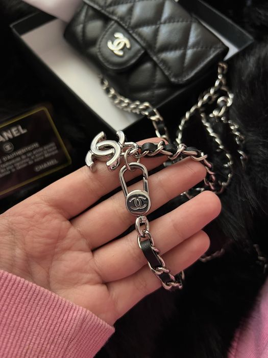 Чанта черна бяла и бежова мини chanel