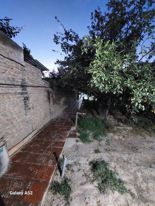 Uy holiday sotiladi 4 sotuk 5 Xonali suv gaz svet muomosiz uy ustida k