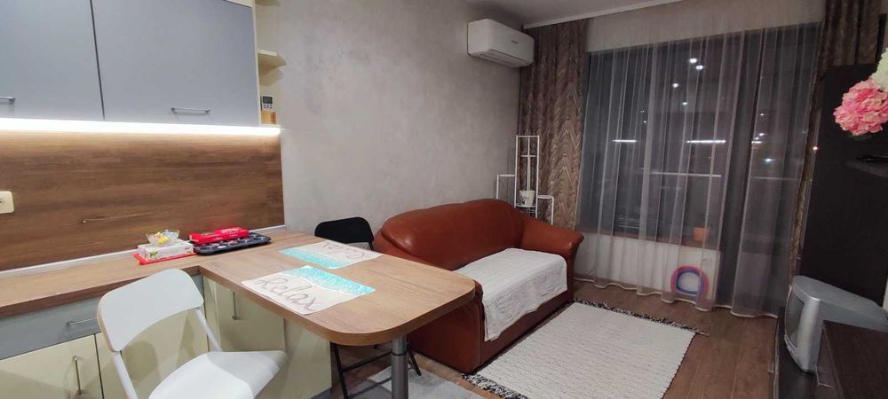 Дава се под наем Двустаен апартамент в Варна, Център - 45 кв.м за 328.95 € - Снимка #1