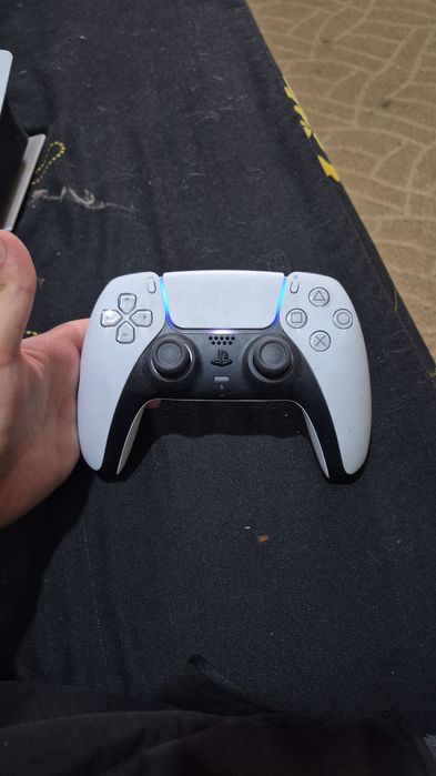 PS 5  doua manete plus cablurile