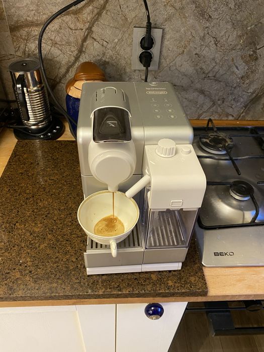 Aparat de cafea Nespresso Delonghi