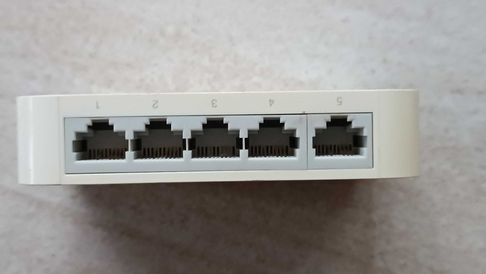 Суич комутатор TP-Link - TL-SF1005D, 5 порта, бял