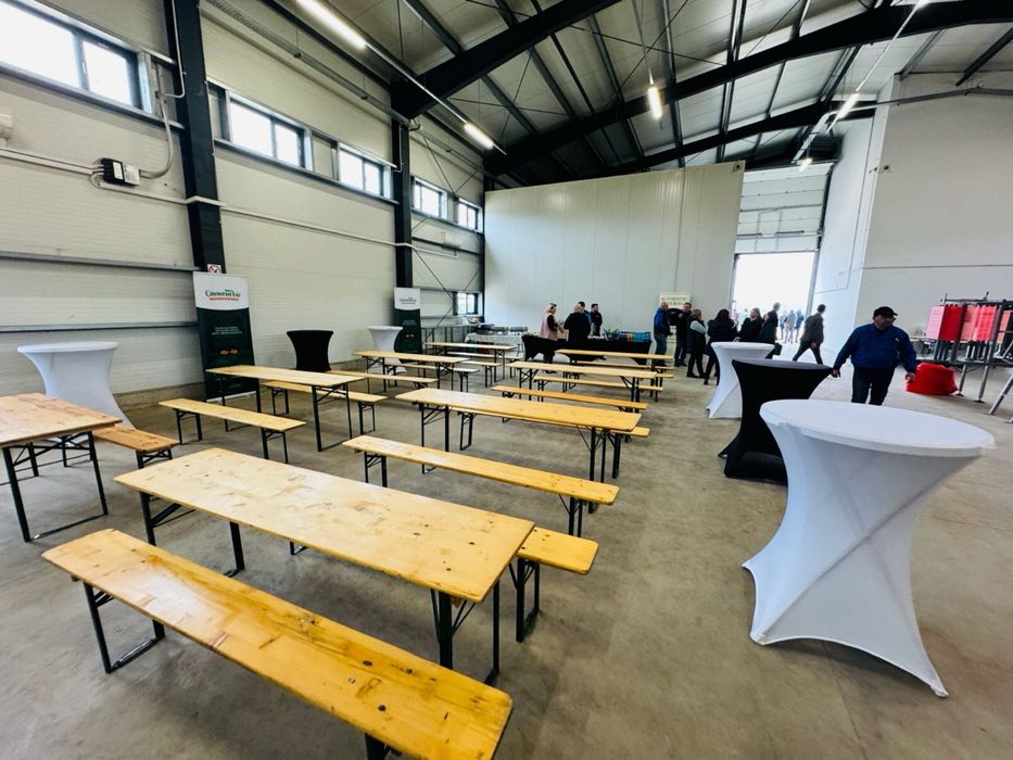 Scaune de inchiriat pentru evenimente, banci si pufuri