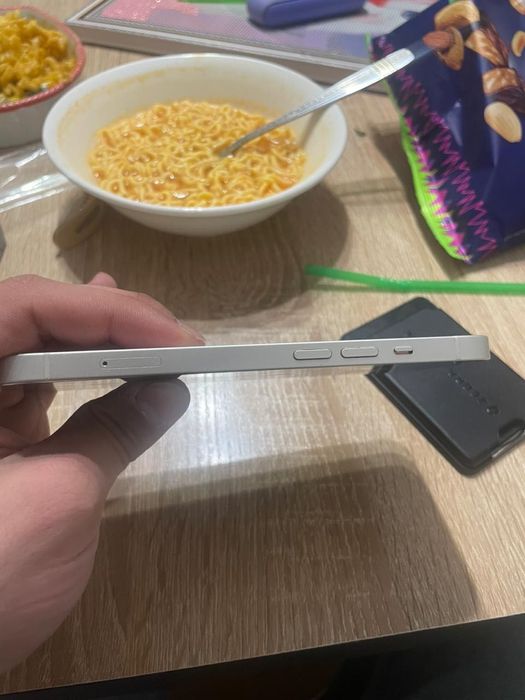 iPhone 13 . 128 гб 110000