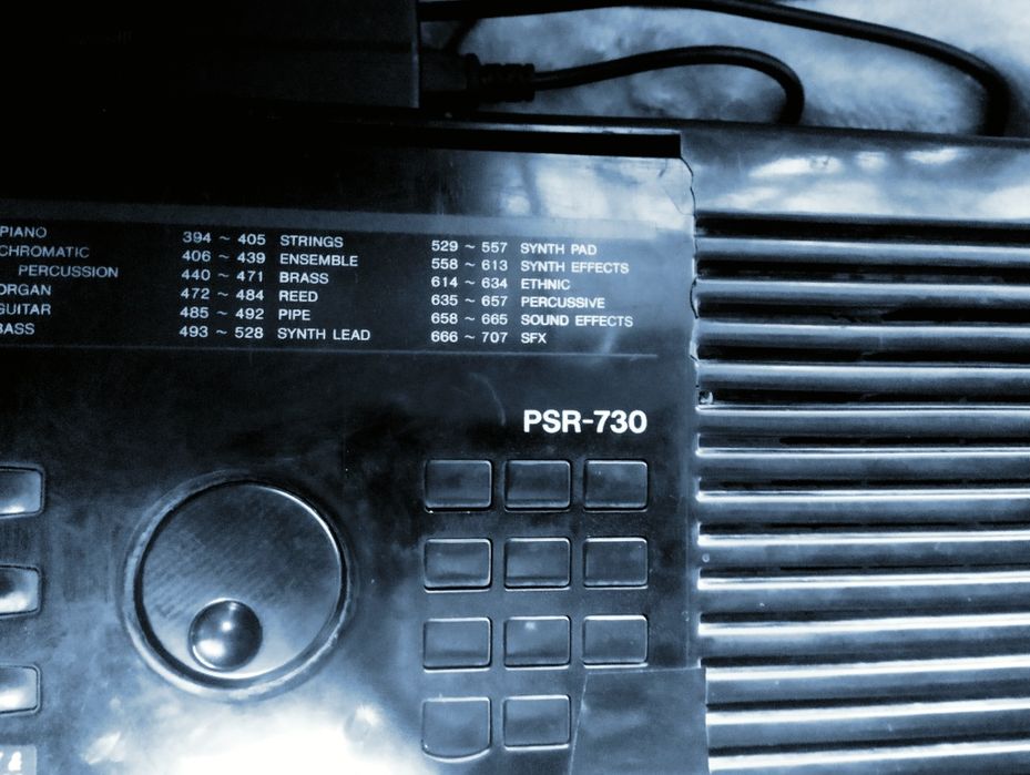Yamaha psr 730 sotiladi