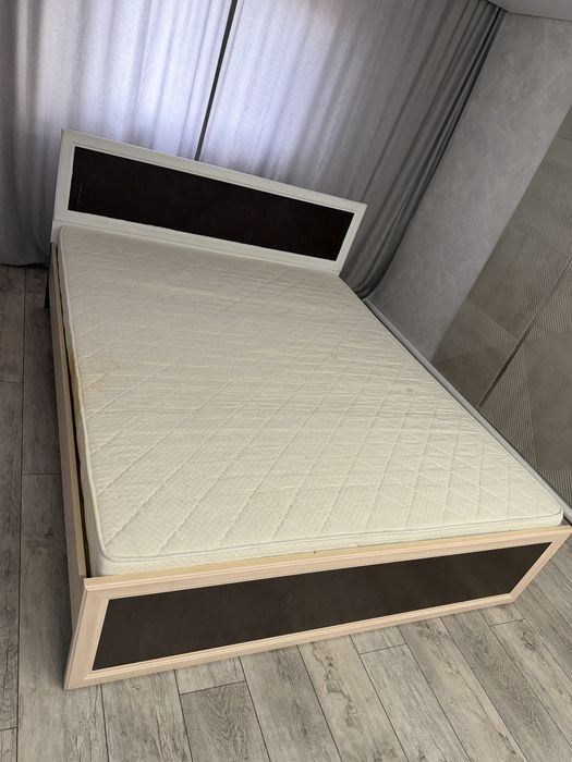 Продам кровать 160/200 б/у с матрасом