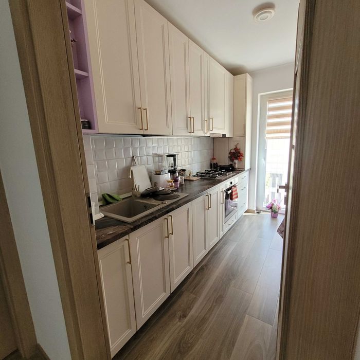 REZERVAT Proprietar ,închiriez apartament cu 3 camere și parcare la Adora Park Arad