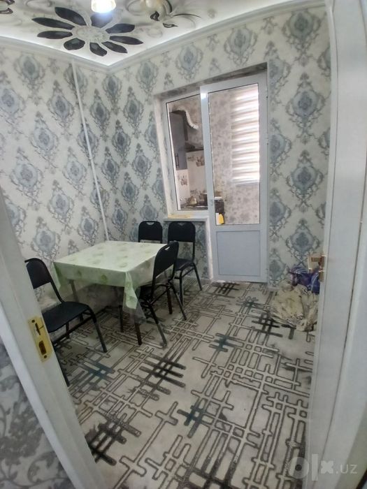 Qarshi shaxar markazidan 2 xonali kvartira sotiladi